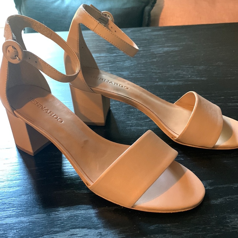 Bernardo Belinda Blush Nappa strap sandal size 8.5 BRAND NEW
